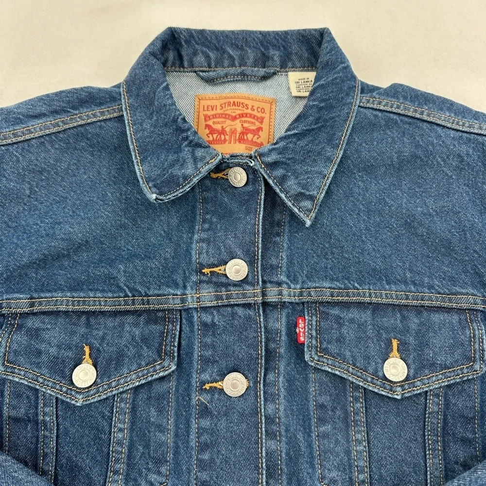 Levi Strauss Co Womens Size L Denim Jacket  Blue Trucker Style Classic Logo Warm